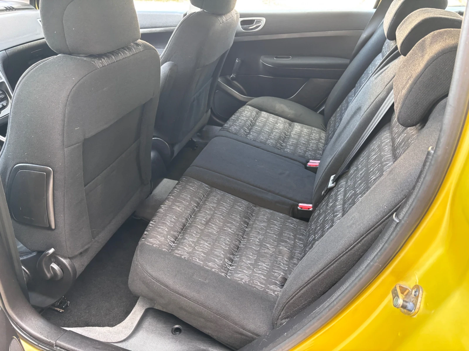 Peugeot 307 2.0HDI 90кс Климатроник, снимка 15 - Автомобили и джипове - 56257875
