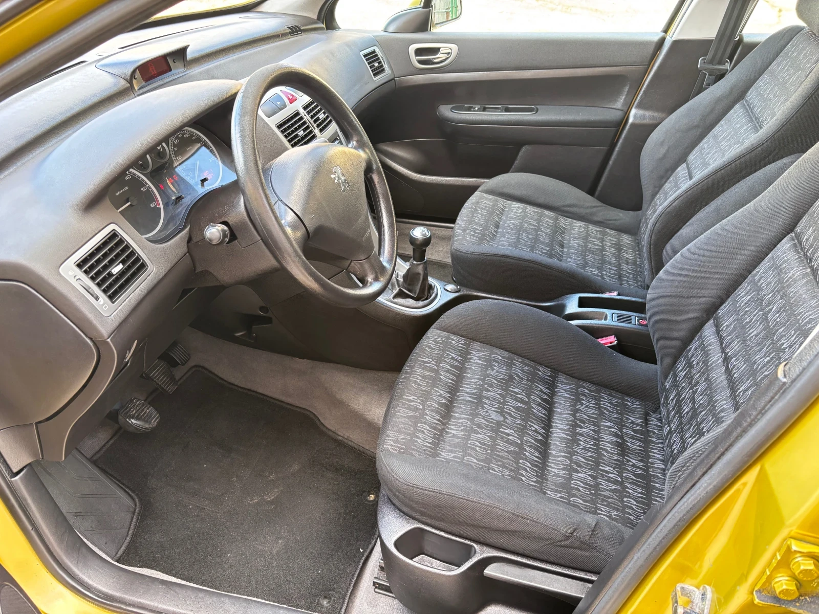 Peugeot 307 2.0HDI 90кс Климатроник, снимка 9 - Автомобили и джипове - 56257875