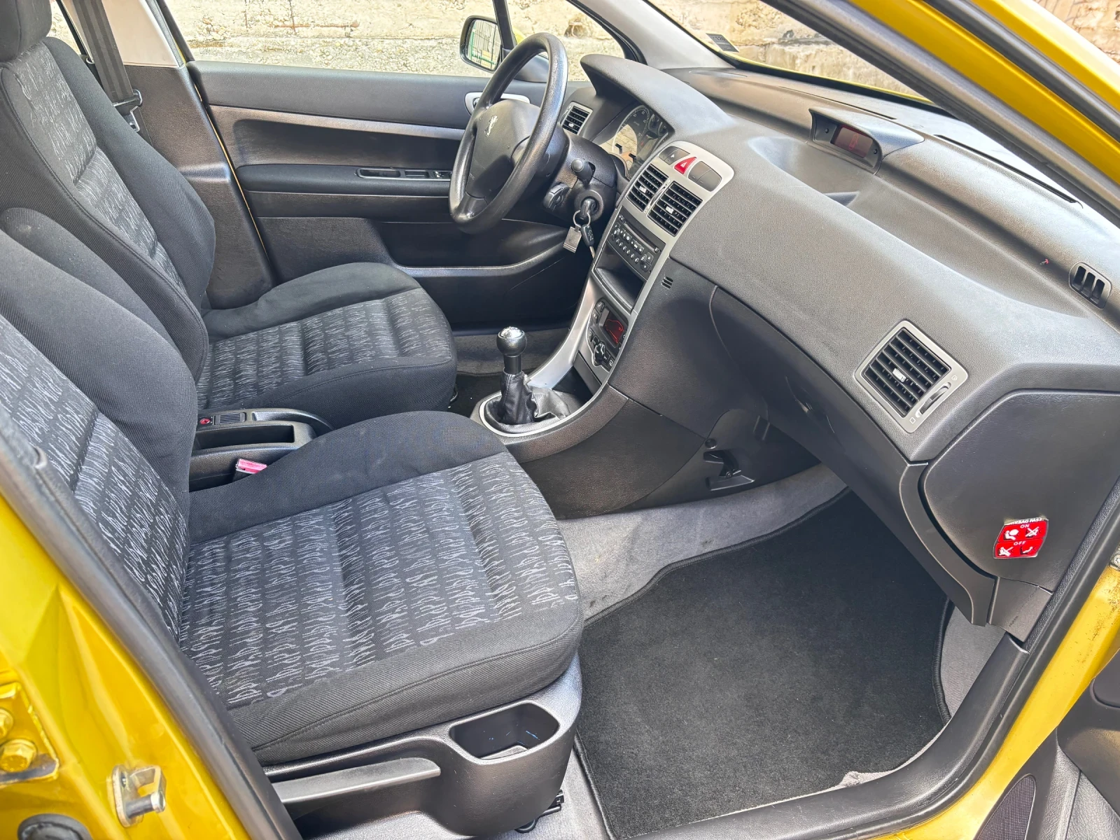 Peugeot 307 2.0HDI 90кс Климатроник, снимка 14 - Автомобили и джипове - 56257875