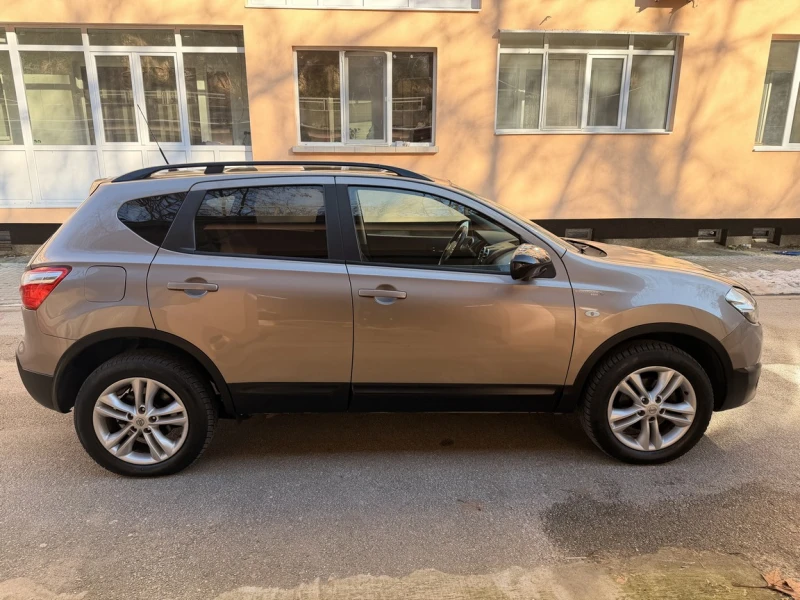 Nissan Qashqai 4x4 130ks PANORAMA!!!, снимка 8 - Автомобили и джипове - 53056212