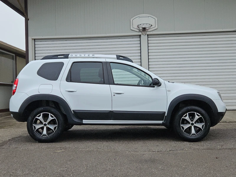 Dacia Duster 1.6GPL/LAUREATE/ACC/NAVI/КАМЕРА/БЛУТУТ/EURO 6B/ТОП, снимка 2 - Автомобили и джипове - 53271591