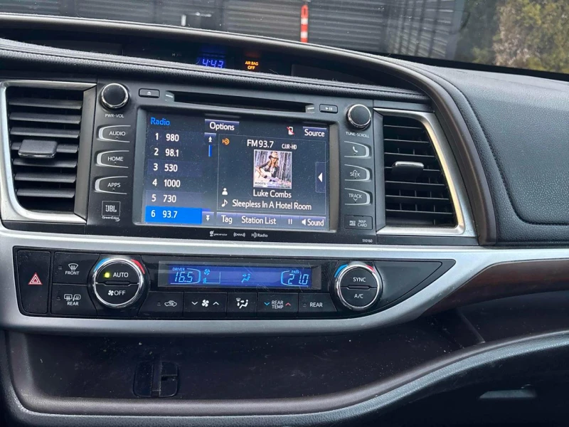 Toyota Highlander Limited* Подгреви* Обдухване* Пано* Кожа* Камера* , снимка 9 - Автомобили и джипове - 53476219