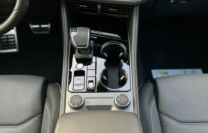 VW Touareg 3.0 TSI 4Motion = R-line = Black Style Гаранция - изображение 9