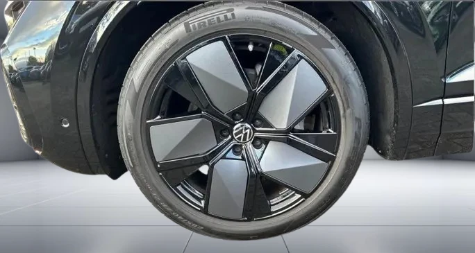 VW Touareg 3.0 TSI 4Motion = R-line = Black Style Гаранция - изображение 4