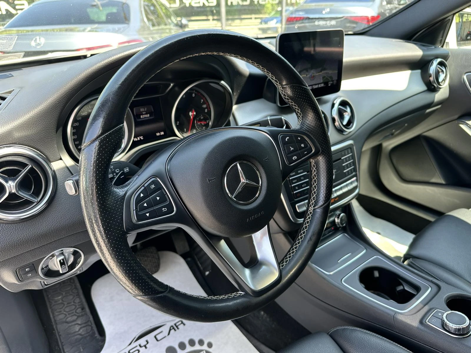 Mercedes-Benz GLA 250 4MATIC/NAVI/CAMERA /PANO/, снимка 7 - Автомобили и джипове - 54630434