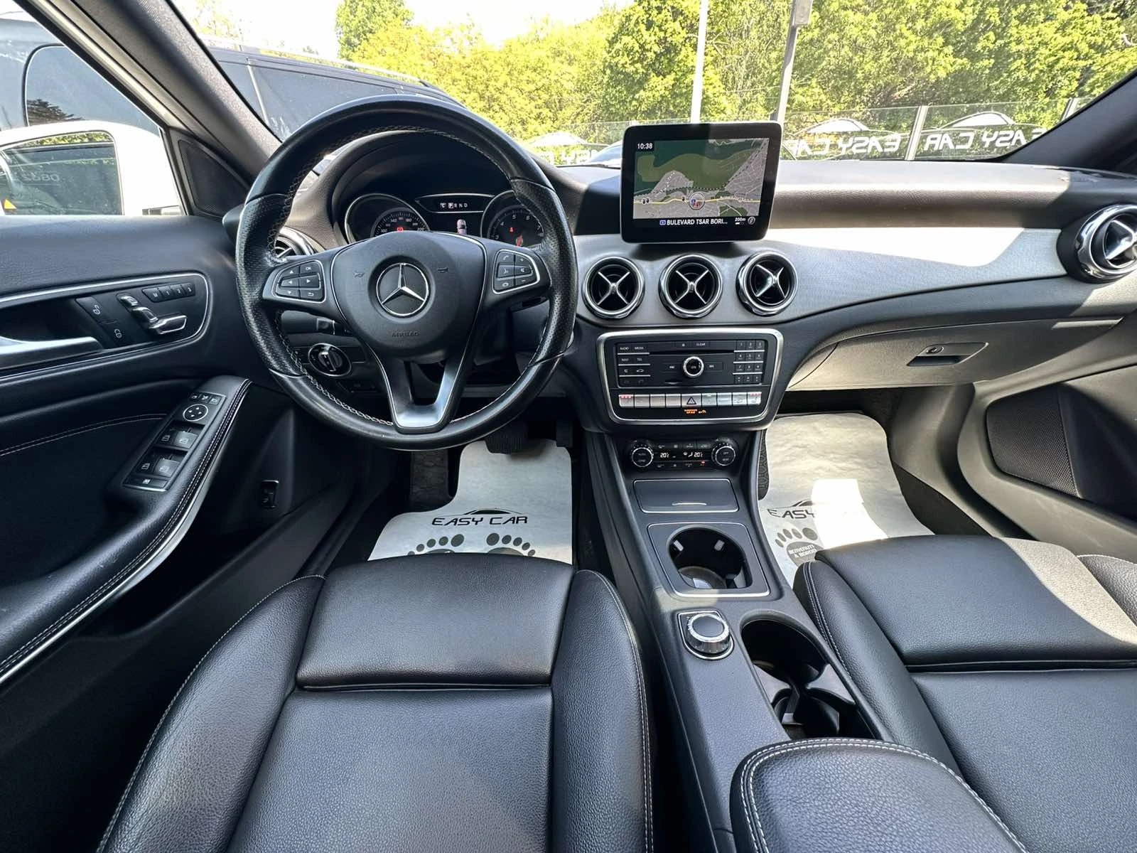 Mercedes-Benz GLA 250 4MATIC/NAVI/CAMERA /PANO/, снимка 11 - Автомобили и джипове - 54630434