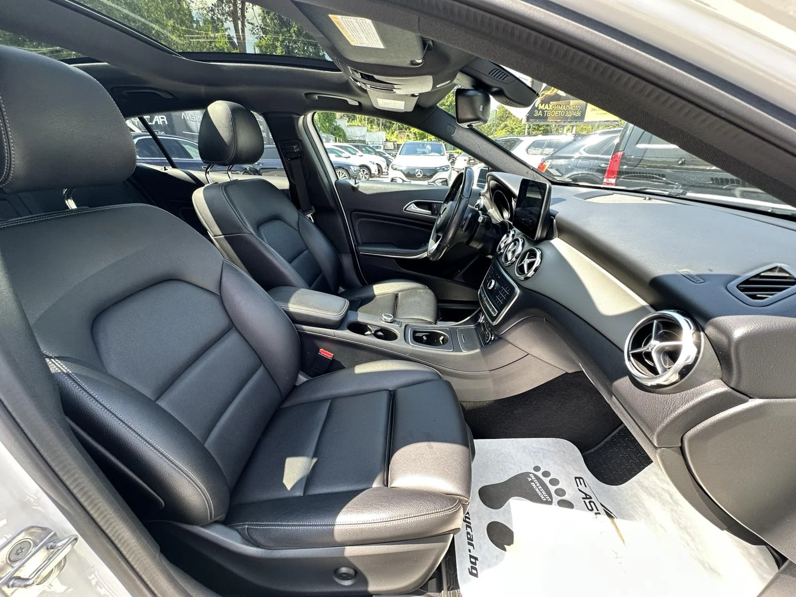 Mercedes-Benz GLA 250 4MATIC/NAVI/CAMERA /PANO/, снимка 13 - Автомобили и джипове - 54630434