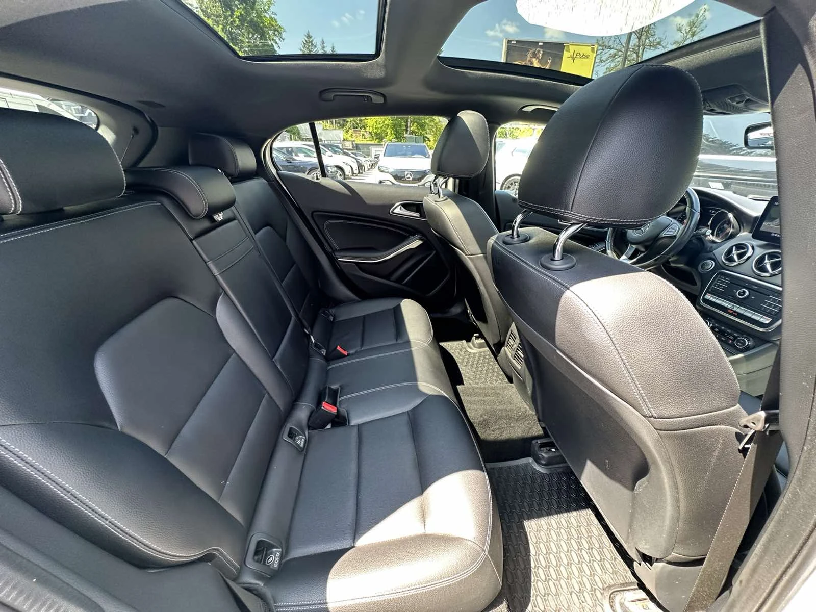 Mercedes-Benz GLA 250 4MATIC/NAVI/CAMERA /PANO/, снимка 15 - Автомобили и джипове - 54630434