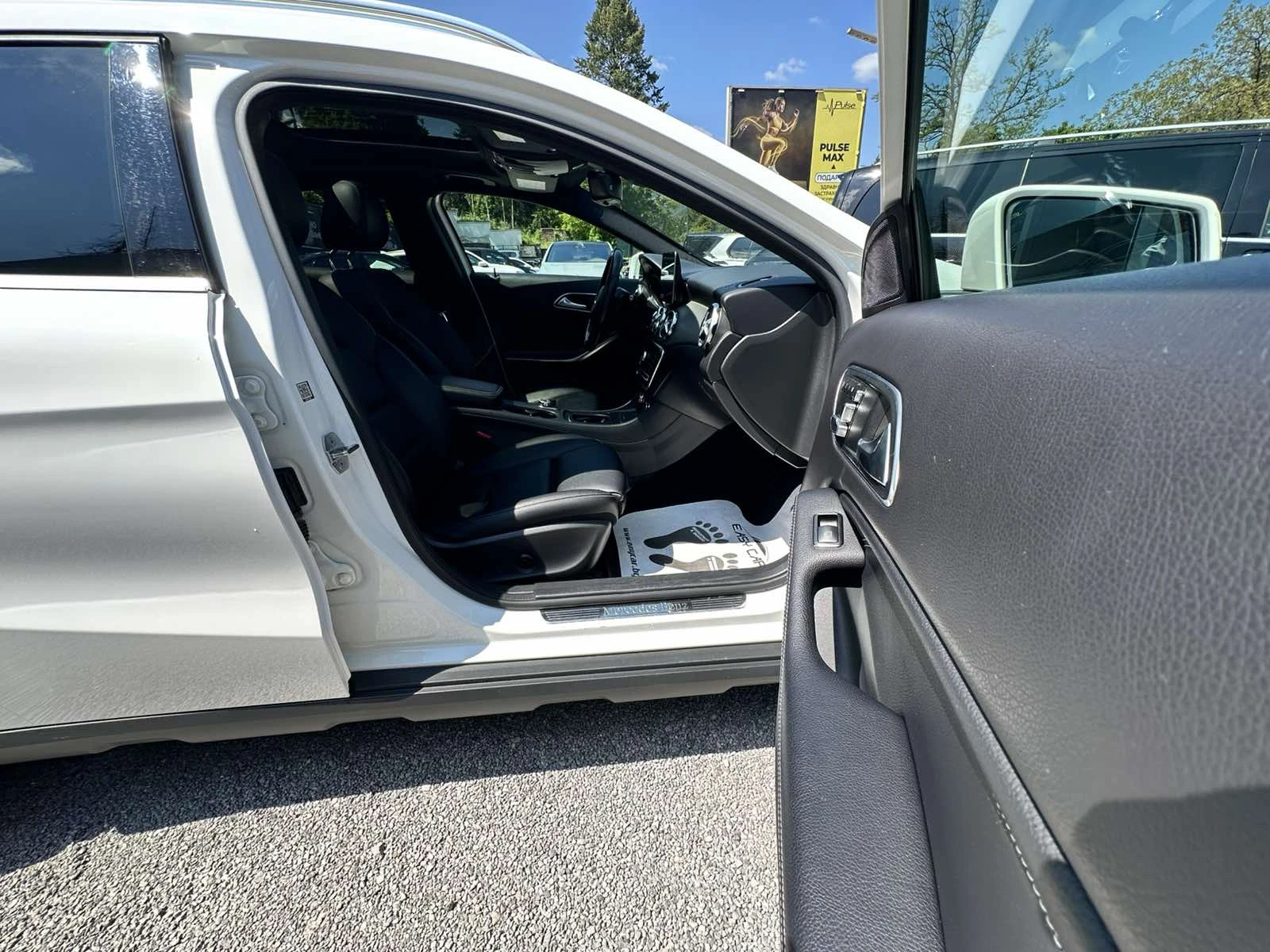 Mercedes-Benz GLA 250 4MATIC/NAVI/CAMERA /PANO/, снимка 17 - Автомобили и джипове - 54630434