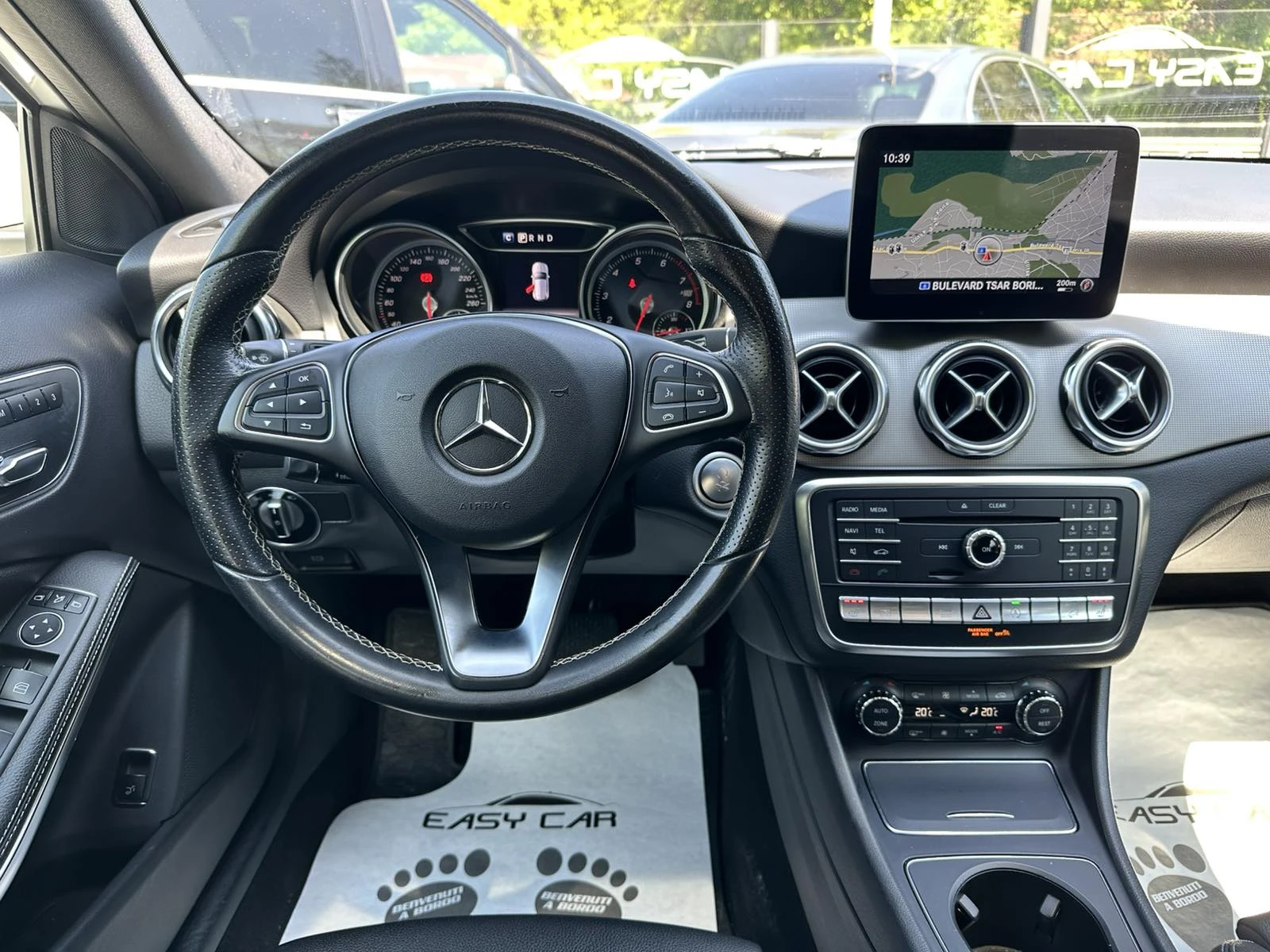 Mercedes-Benz GLA 250 4MATIC/NAVI/CAMERA /PANO/, снимка 12 - Автомобили и джипове - 54630434