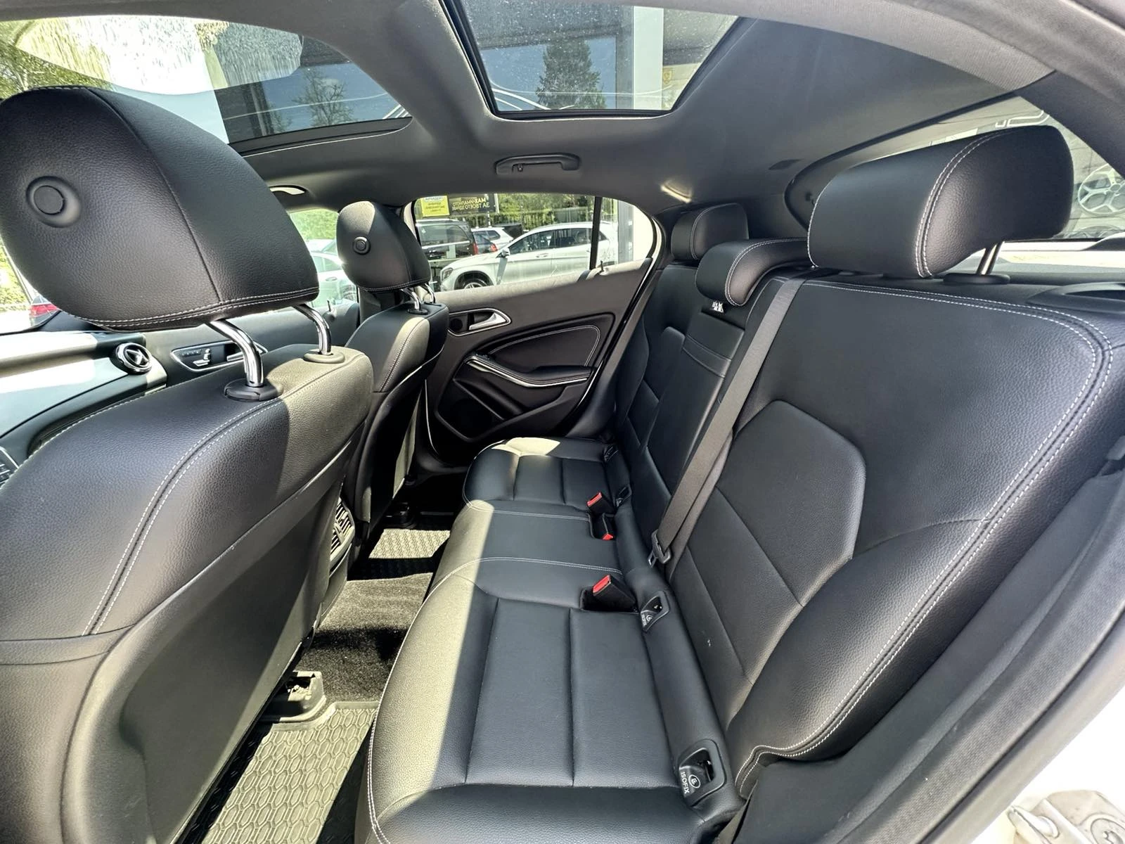 Mercedes-Benz GLA 250 4MATIC/NAVI/CAMERA /PANO/, снимка 16 - Автомобили и джипове - 54630434