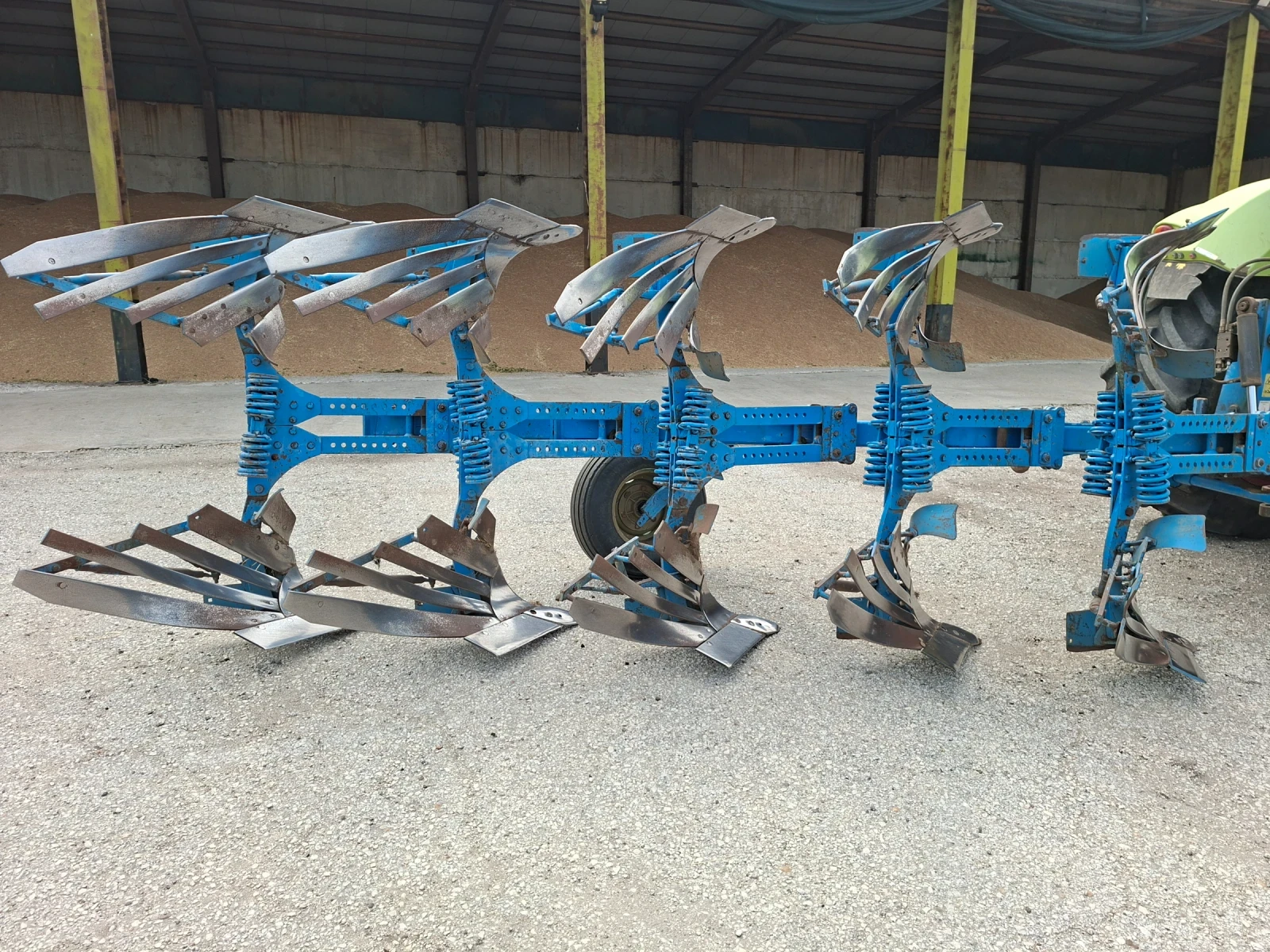 Трактор Claas AXION 830 - изображение 7