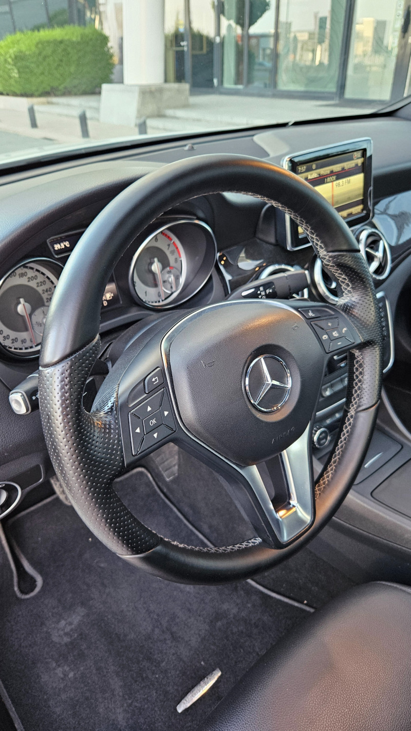 Mercedes-Benz CLA 250, снимка 11 - Автомобили и джипове - 46373378