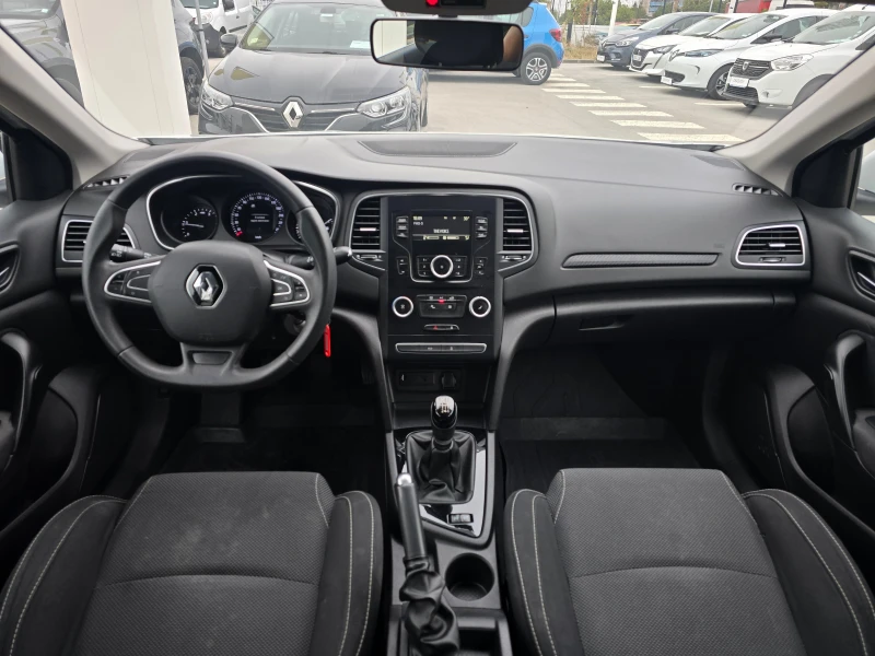 Renault Megane 1.5 dCi, снимка 8 - Автомобили и джипове - 47220371