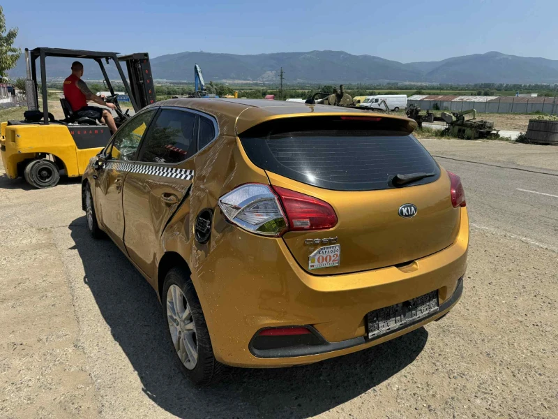 Kia Ceed 1.4, снимка 2 - Автомобили и джипове - 50706510