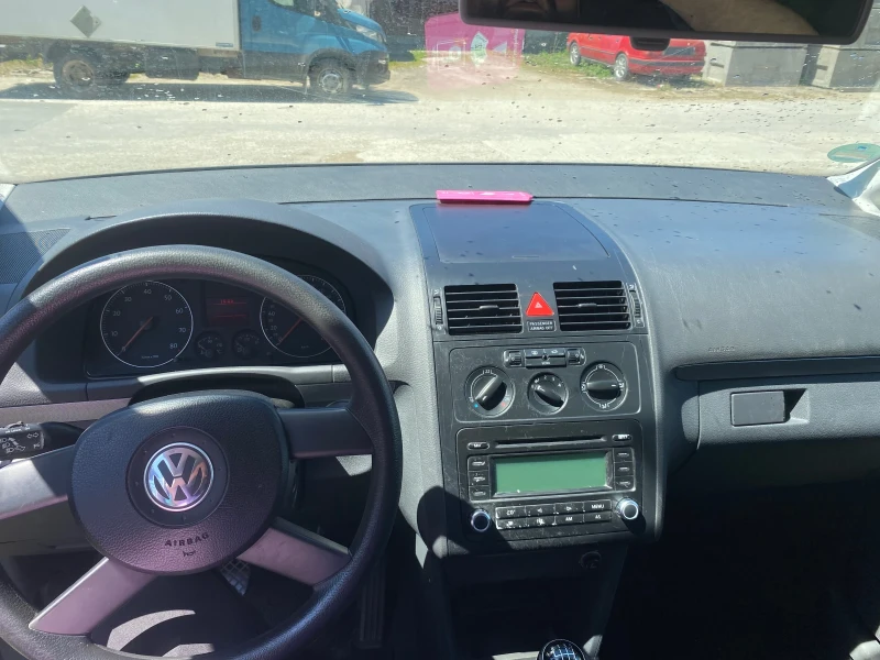VW Touran, снимка 7 - Автомобили и джипове - 52500363