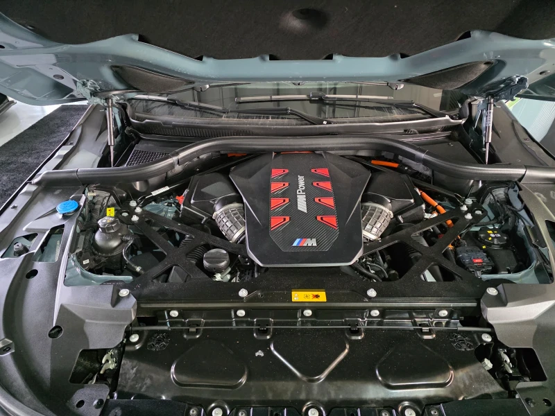 BMW XM 4.4 V8 xDRIVE M B&W 23 inch, снимка 7 - Автомобили и джипове - 53172526