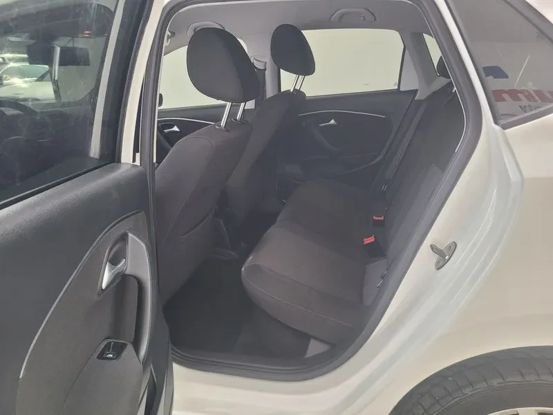 VW Polo 1.4 Tdi R-Line 5Th Generation, снимка 12 - Автомобили и джипове - 55110674