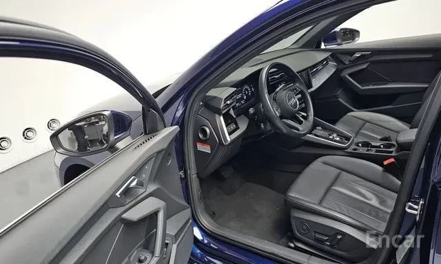 Audi A3 18K KM / S-LINE / ПАНОРАМА / ЛИЗИНГ , снимка 10 - Автомобили и джипове - 55693171