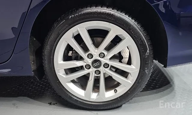 Audi A3 18K KM / S-LINE / ПАНОРАМА / ЛИЗИНГ , снимка 5 - Автомобили и джипове - 55693171