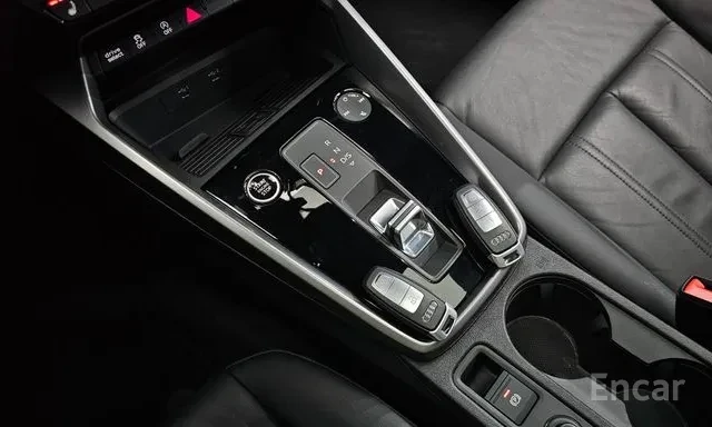 Audi A3 18K KM / S-LINE / ПАНОРАМА / ЛИЗИНГ , снимка 9 - Автомобили и джипове - 55693171