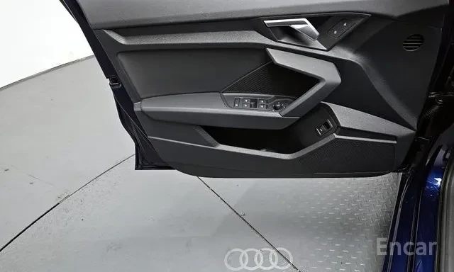 Audi A3 18K KM / S-LINE / ПАНОРАМА / ЛИЗИНГ , снимка 14 - Автомобили и джипове - 55693171