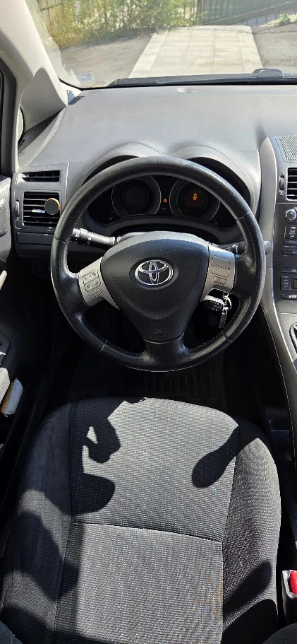 Toyota Auris 1.6 VVTi Luna Plus, снимка 8 - Автомобили и джипове - 56131751