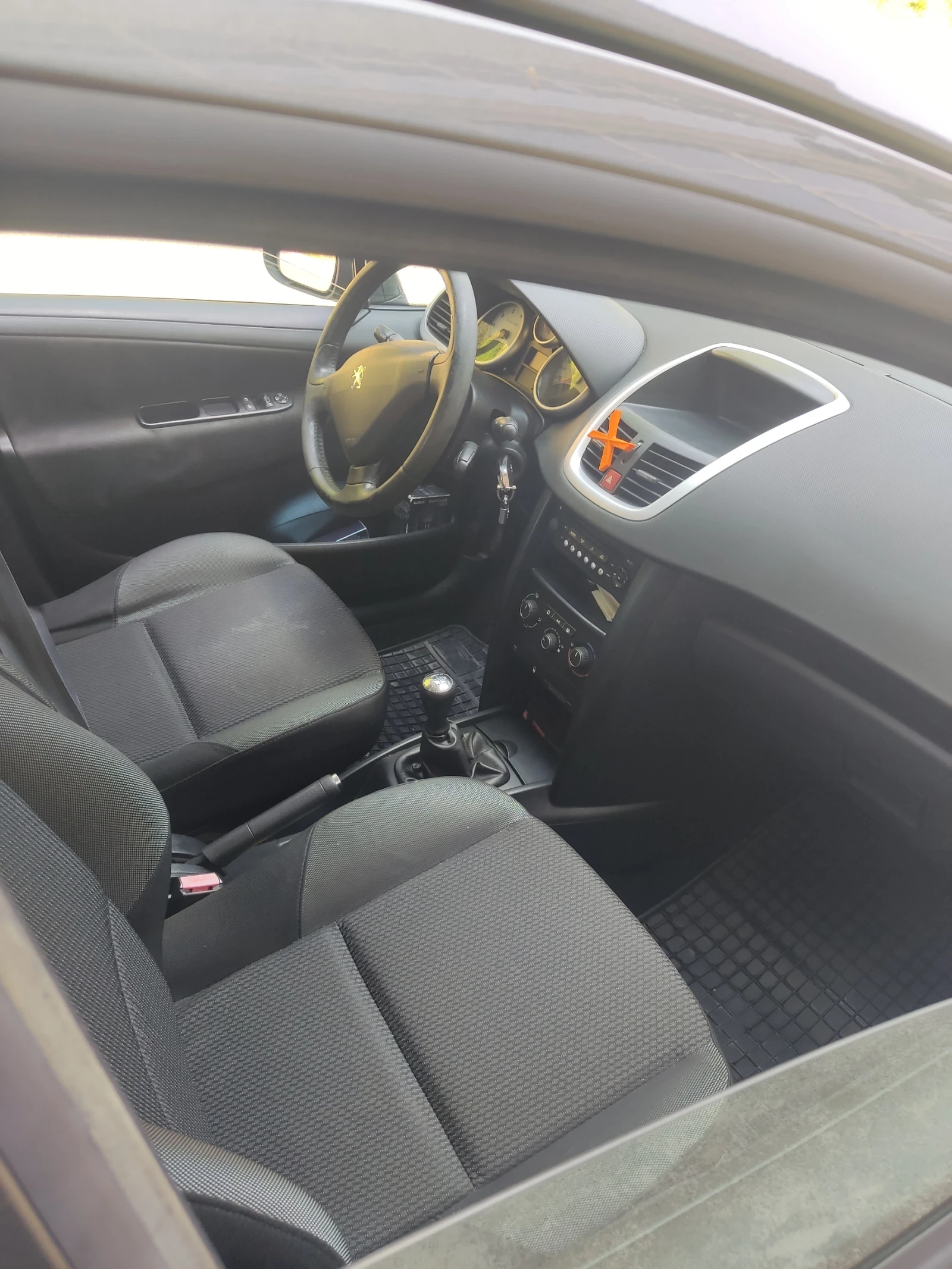 Peugeot 207 1.4i газ/бензин  - изображение 7