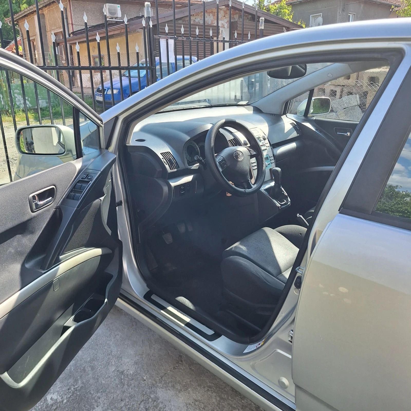 Toyota Corolla verso  - изображение 9