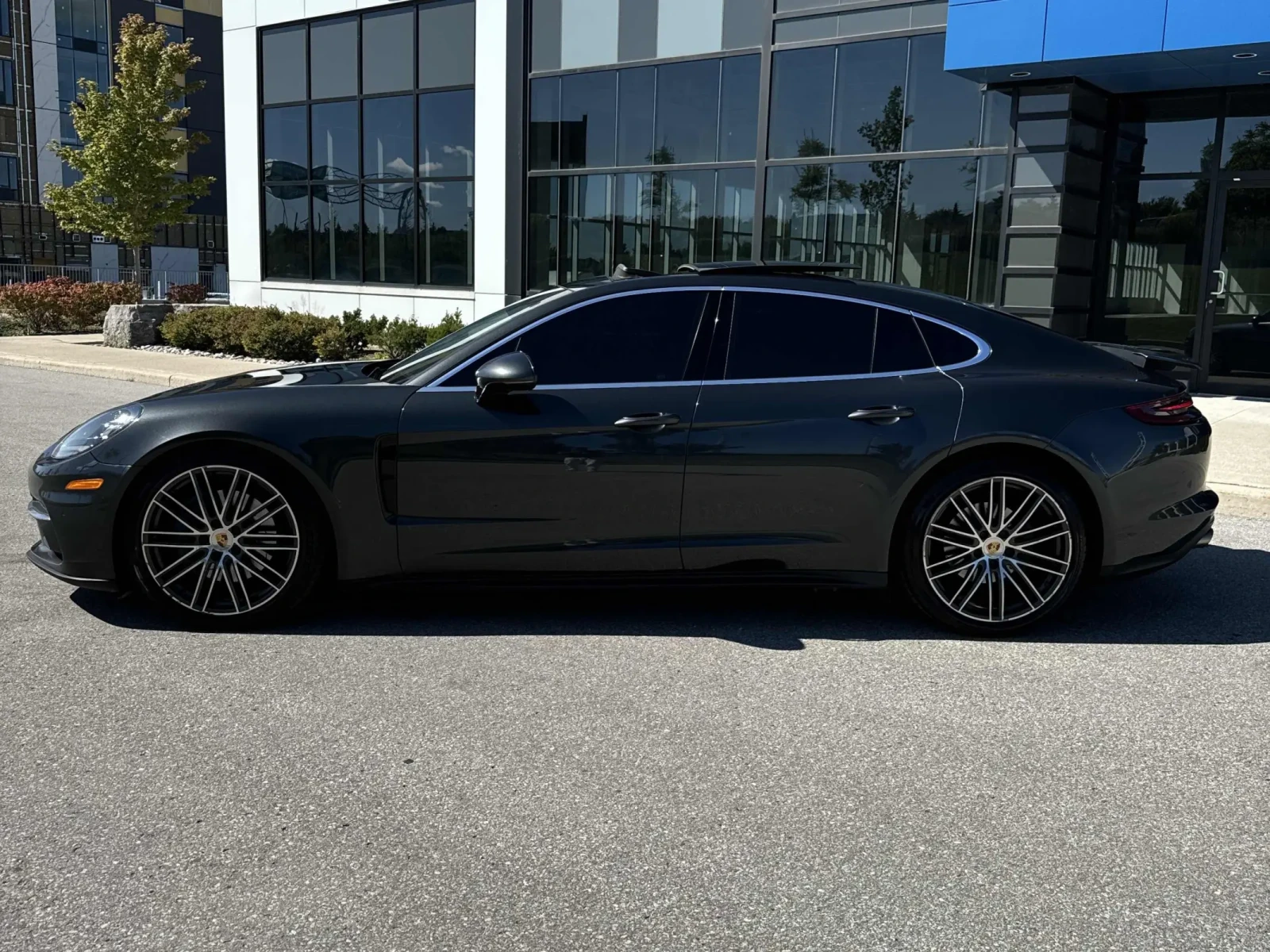 Porsche Panamera * 4S* * АВТОКРЕДИТ* * ЦЕНА ДО БЪЛГАРИЯ*  - изображение 2