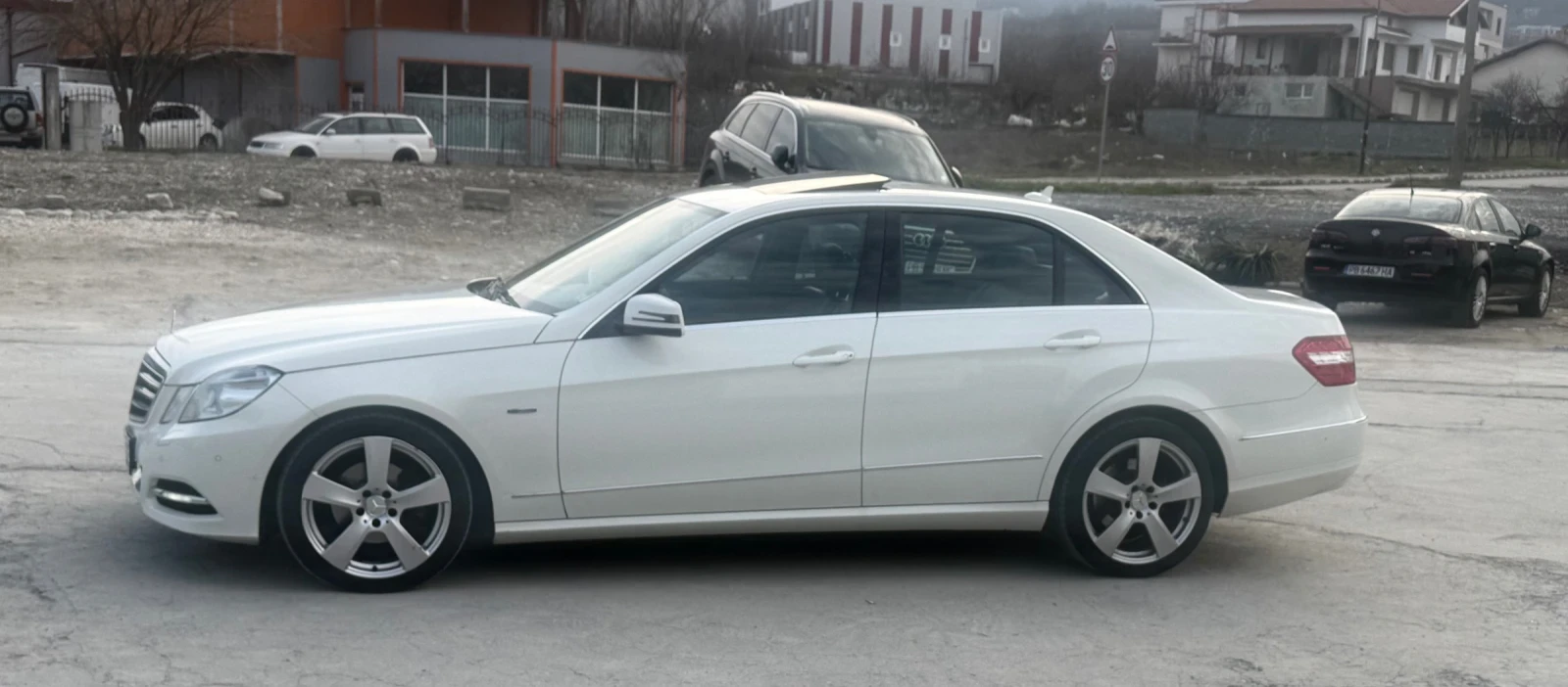 Mercedes-Benz E 220 AVANTGARDE/ BlueEfficiency /2.2 CDI , снимка 17 - Автомобили и джипове - 53778548
