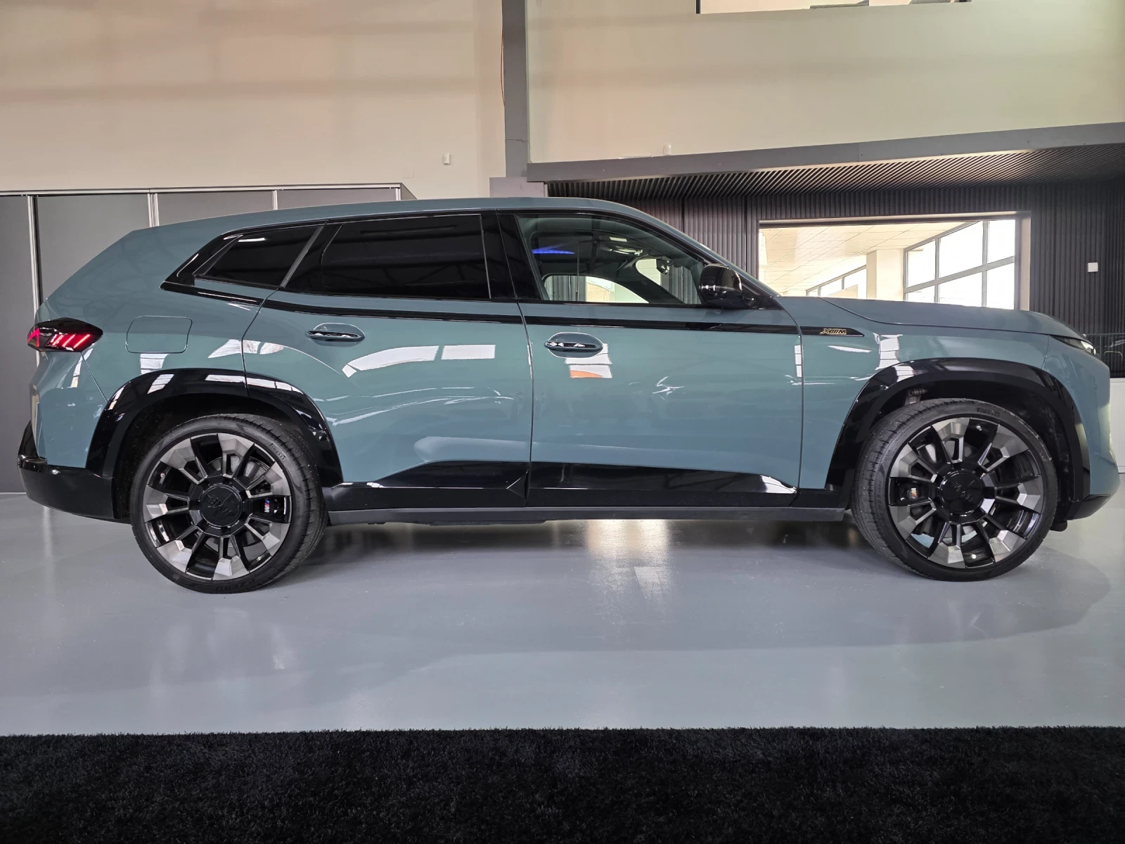 BMW XM 4.4 V8 xDRIVE M B&W 23 inch - изображение 3