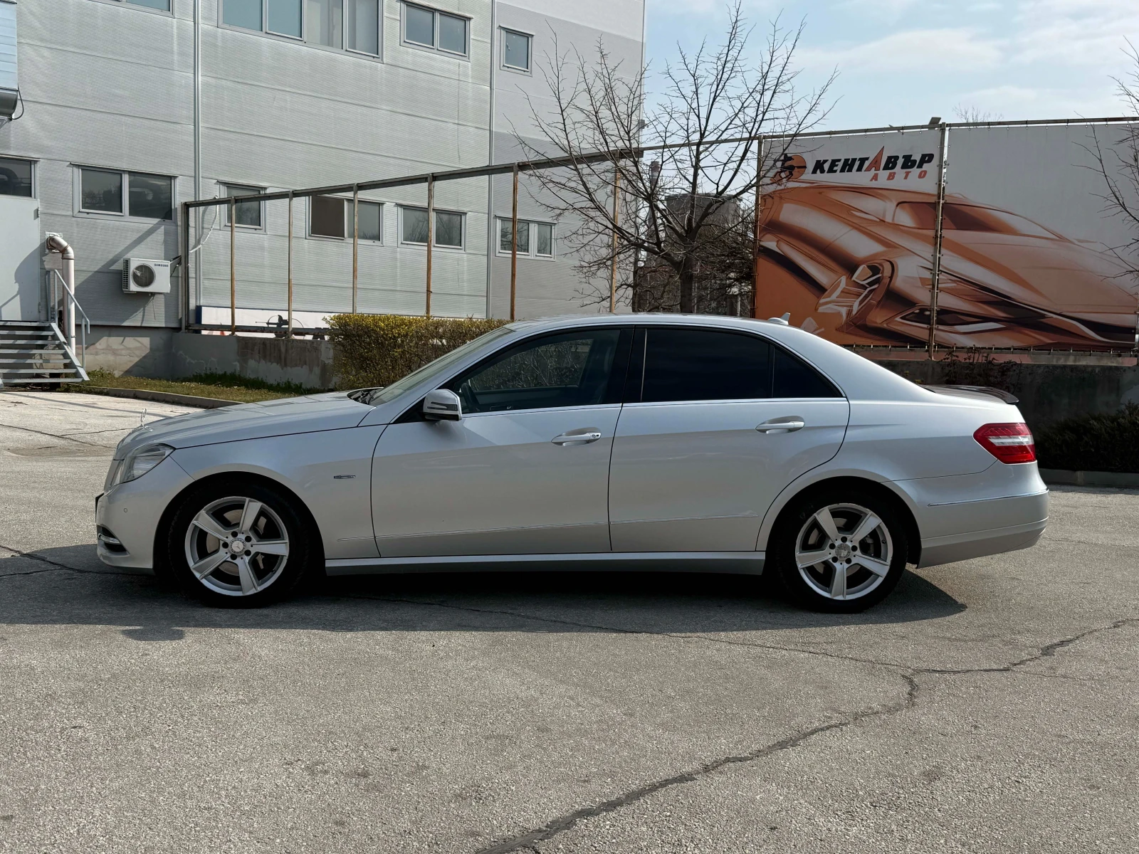 Mercedes-Benz E 350 4Matic, снимка 2 - Автомобили и джипове - 53894193