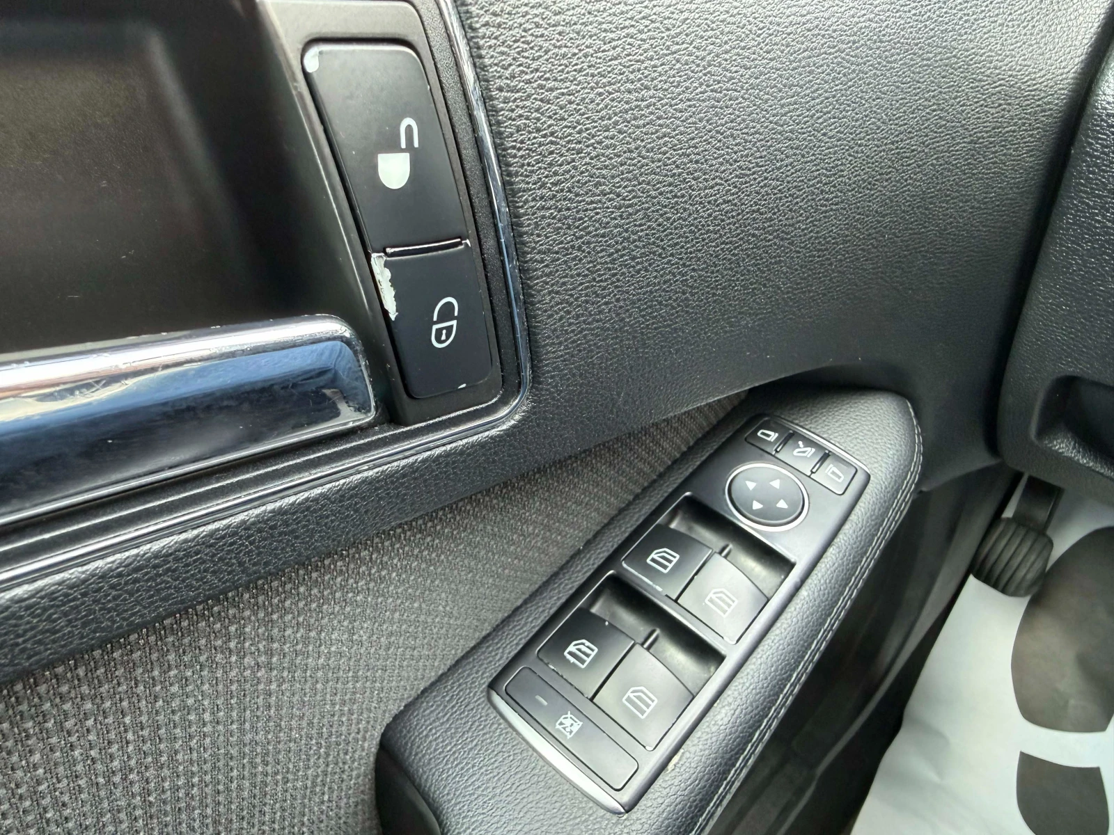 Mercedes-Benz E 350 4Matic, снимка 15 - Автомобили и джипове - 53894193