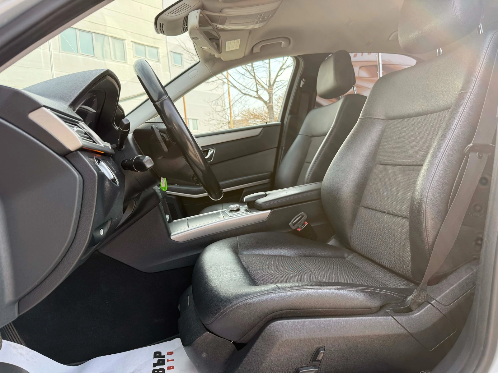 Mercedes-Benz E 350 4Matic, снимка 8 - Автомобили и джипове - 53894193