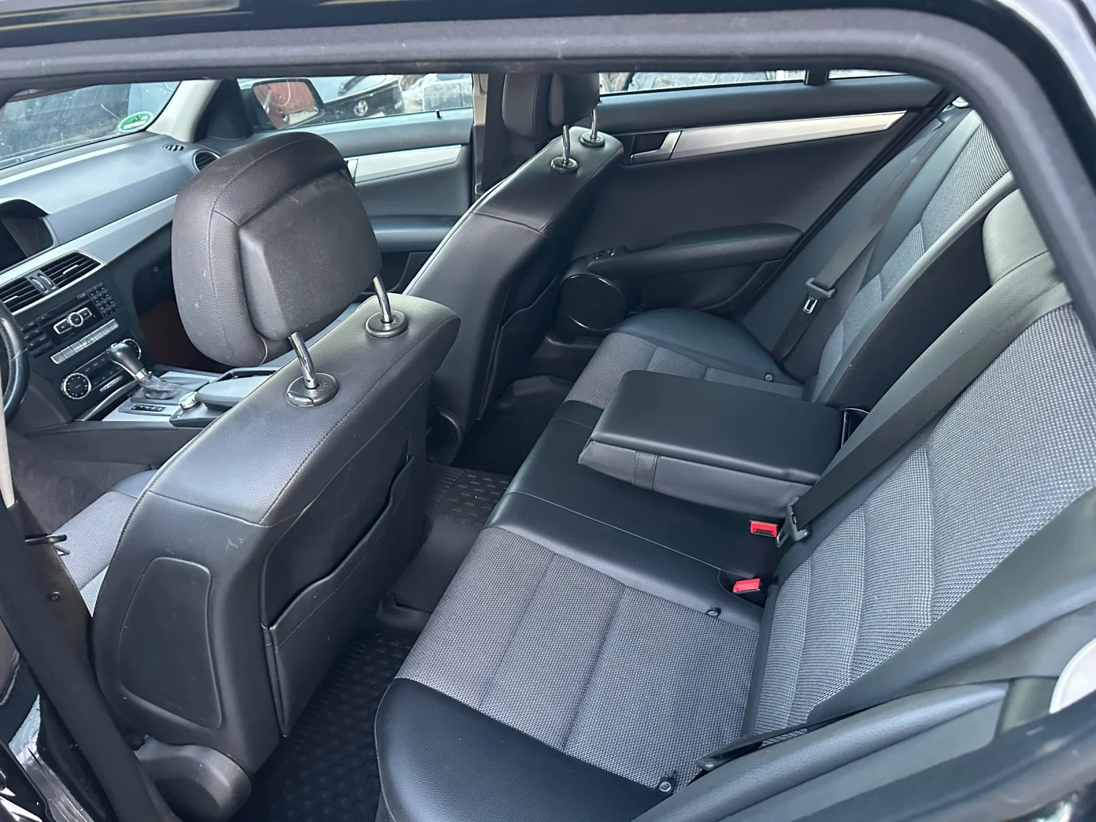 Mercedes-Benz C 350, снимка 10 - Автомобили и джипове - 53989809