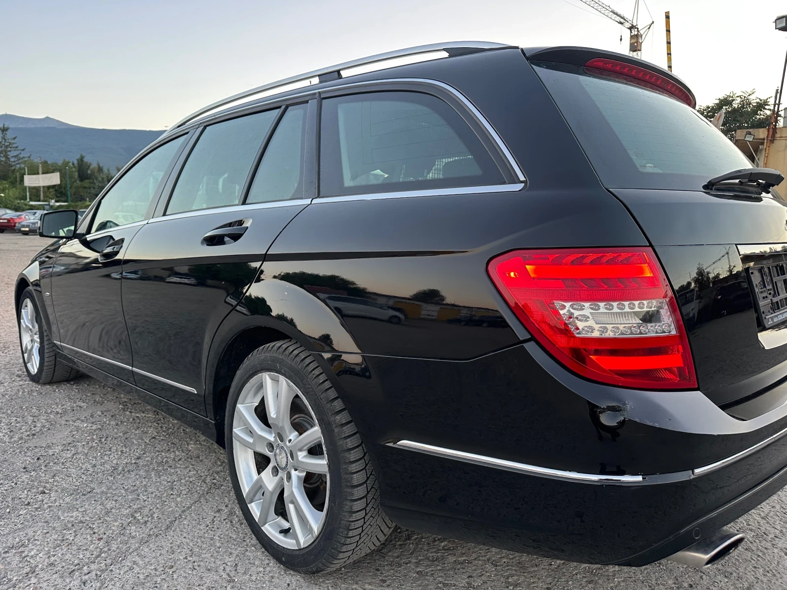 Mercedes-Benz C 350, снимка 4 - Автомобили и джипове - 53989809