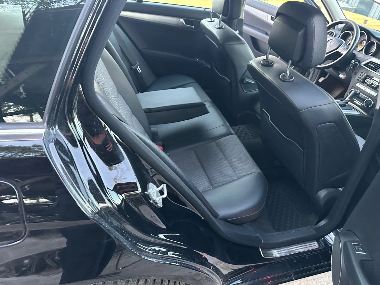 Mercedes-Benz C 350, снимка 12 - Автомобили и джипове - 53989809