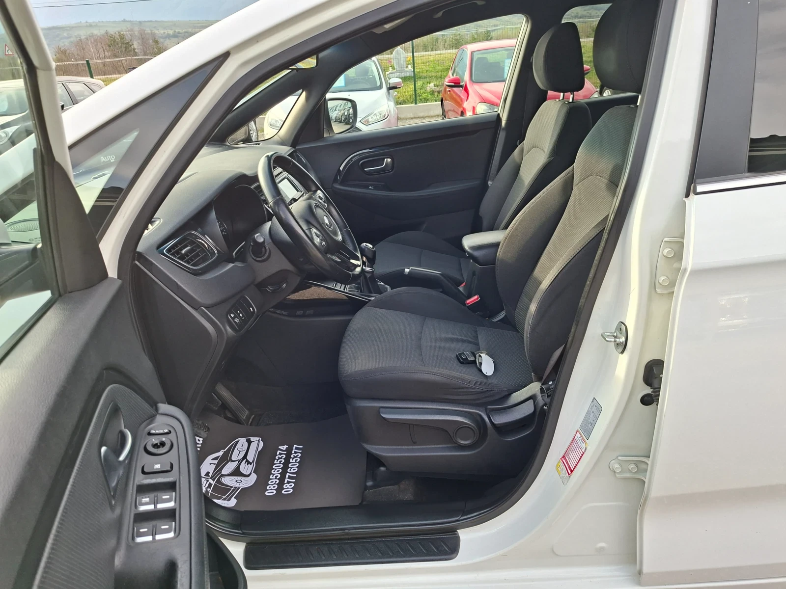 Kia Carens 1, 7 crdi, снимка 9 - Автомобили и джипове - 54177452