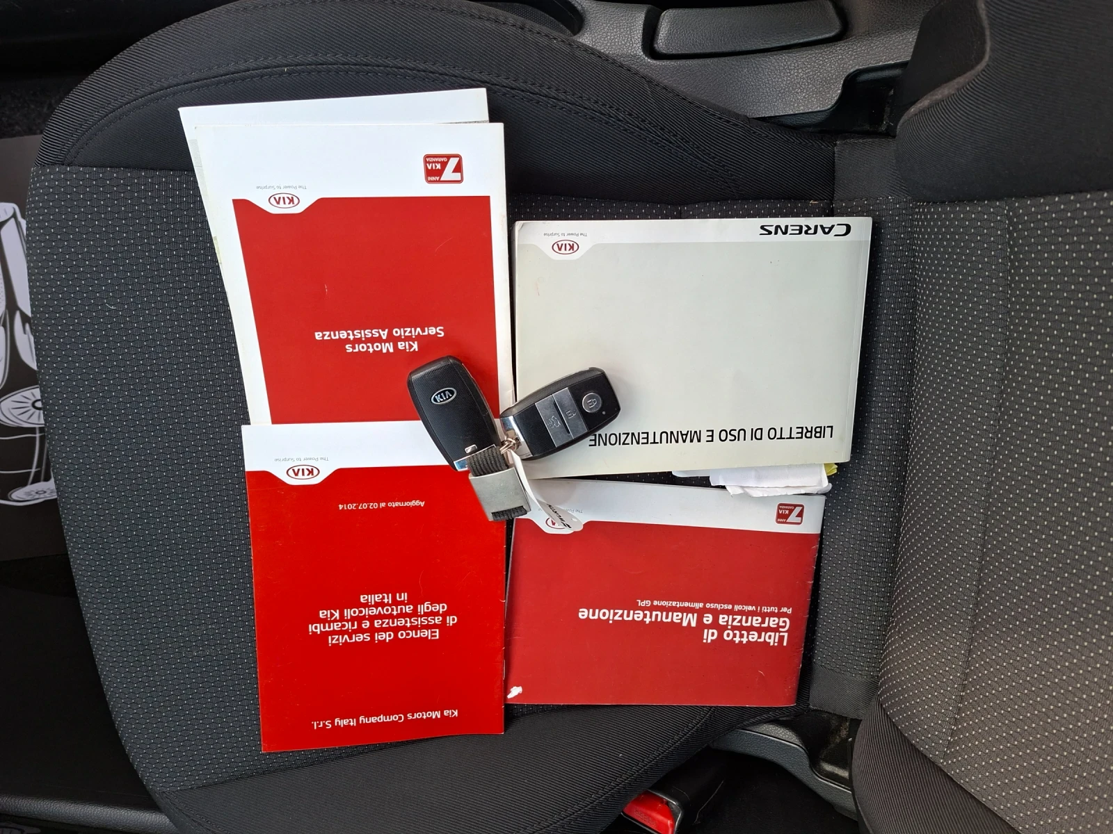 Kia Carens 1, 7 crdi, снимка 12 - Автомобили и джипове - 54177452