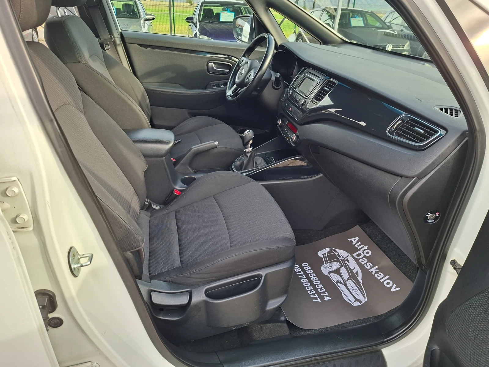 Kia Carens 1, 7 crdi, снимка 11 - Автомобили и джипове - 54177452