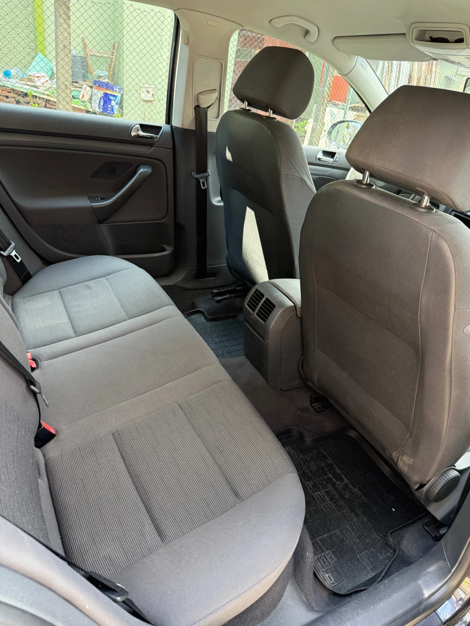 VW Golf 5, снимка 7 - Автомобили и джипове - 54235538