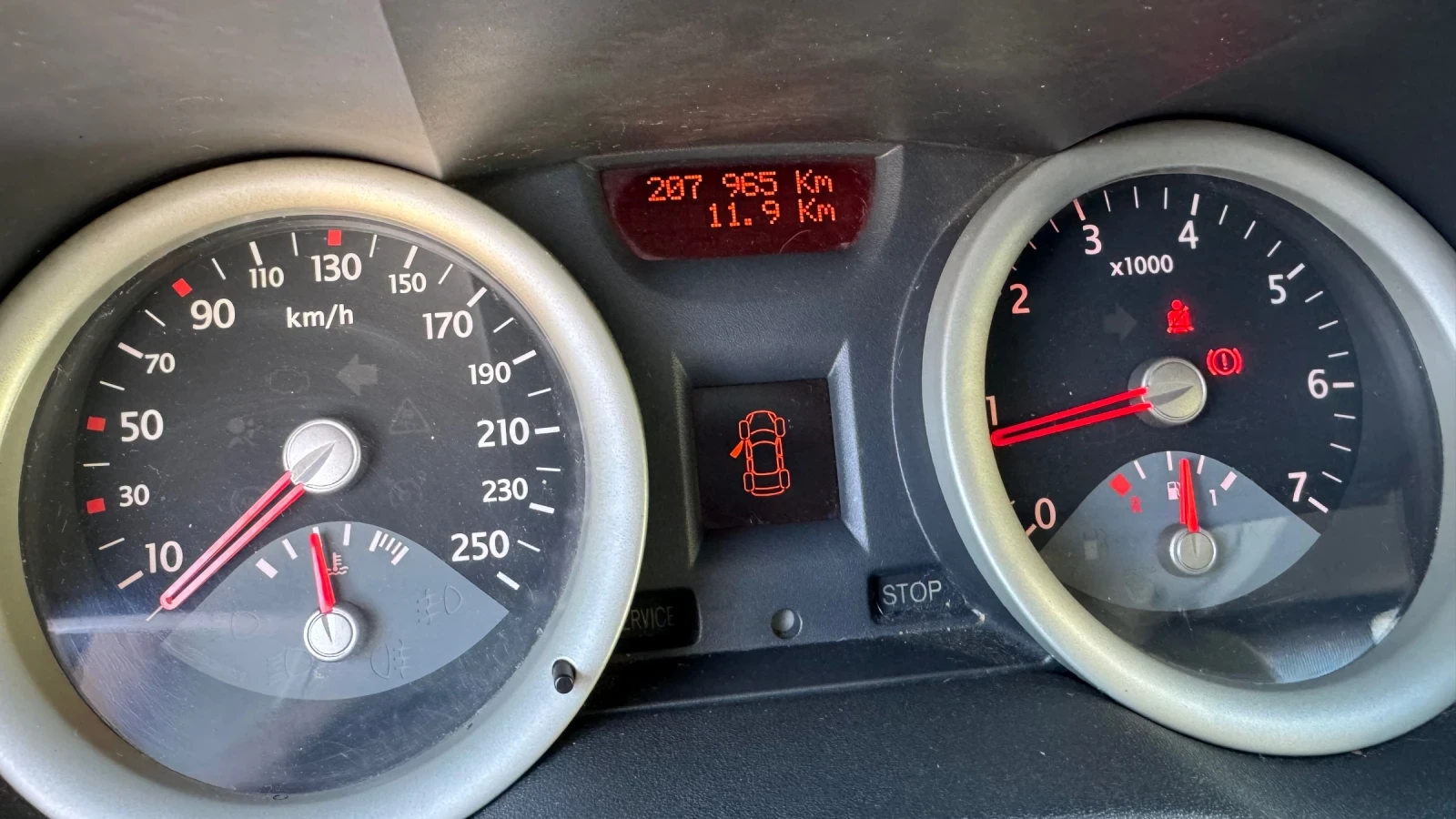 Renault Megane 1.5 dCi - 101 к.с., снимка 11 - Автомобили и джипове - 54526119