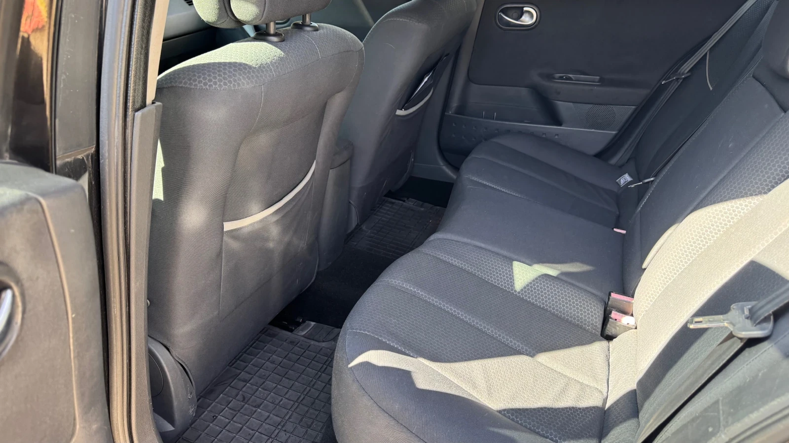 Renault Megane 1.5 dCi - 101 к.с., снимка 5 - Автомобили и джипове - 54526119