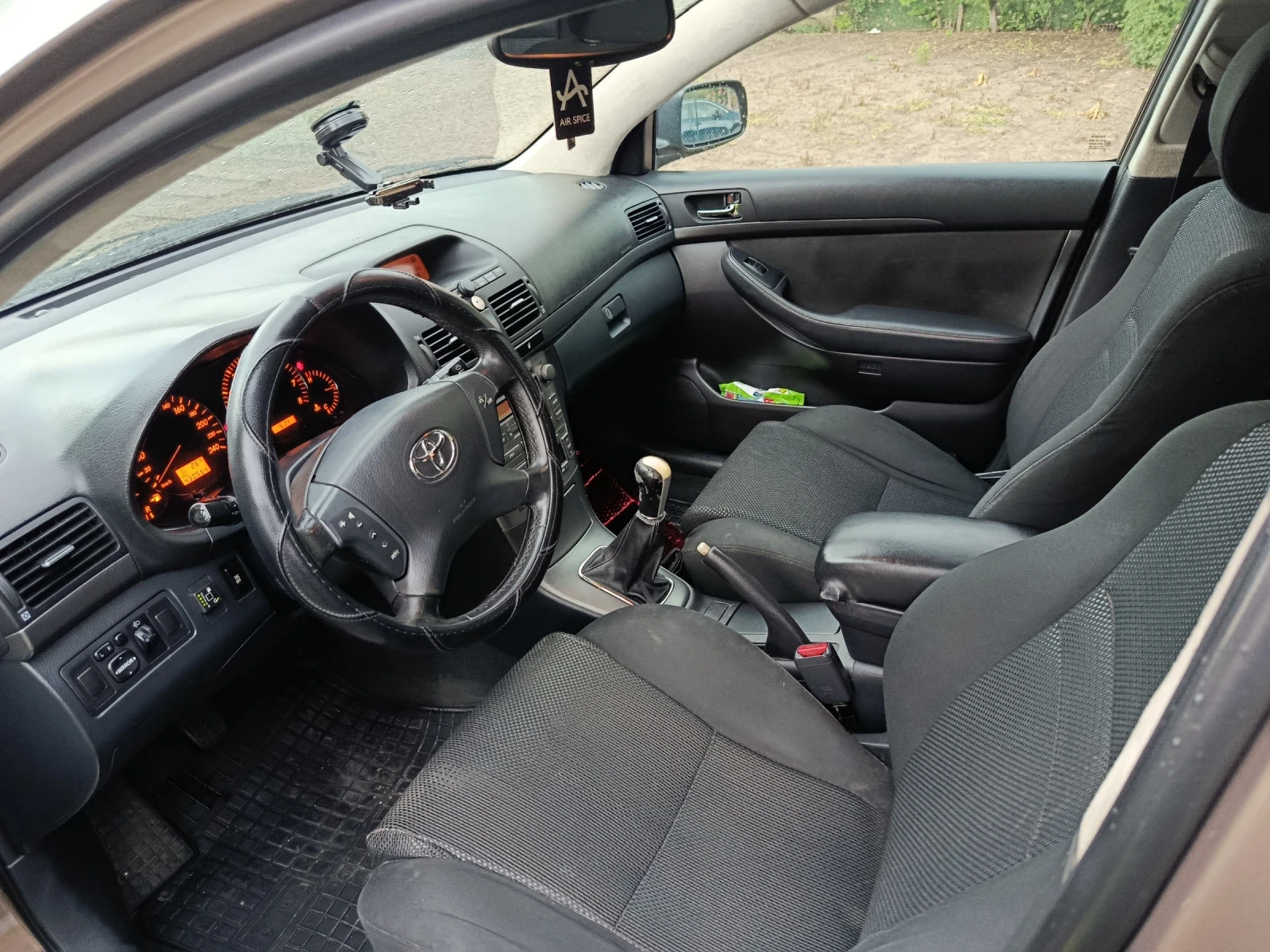 Toyota Avensis Монтирана газова уредба, снимка 4 - Автомобили и джипове - 54873649