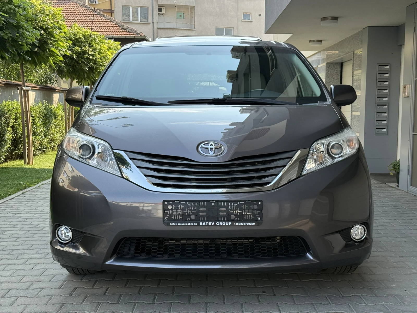 Toyota Sienna XLE-3.5i-4x4-AVTOMAT-6+ 1-ШВЕЙЦАРИЯ, снимка 2 - Автомобили и джипове - 55708478