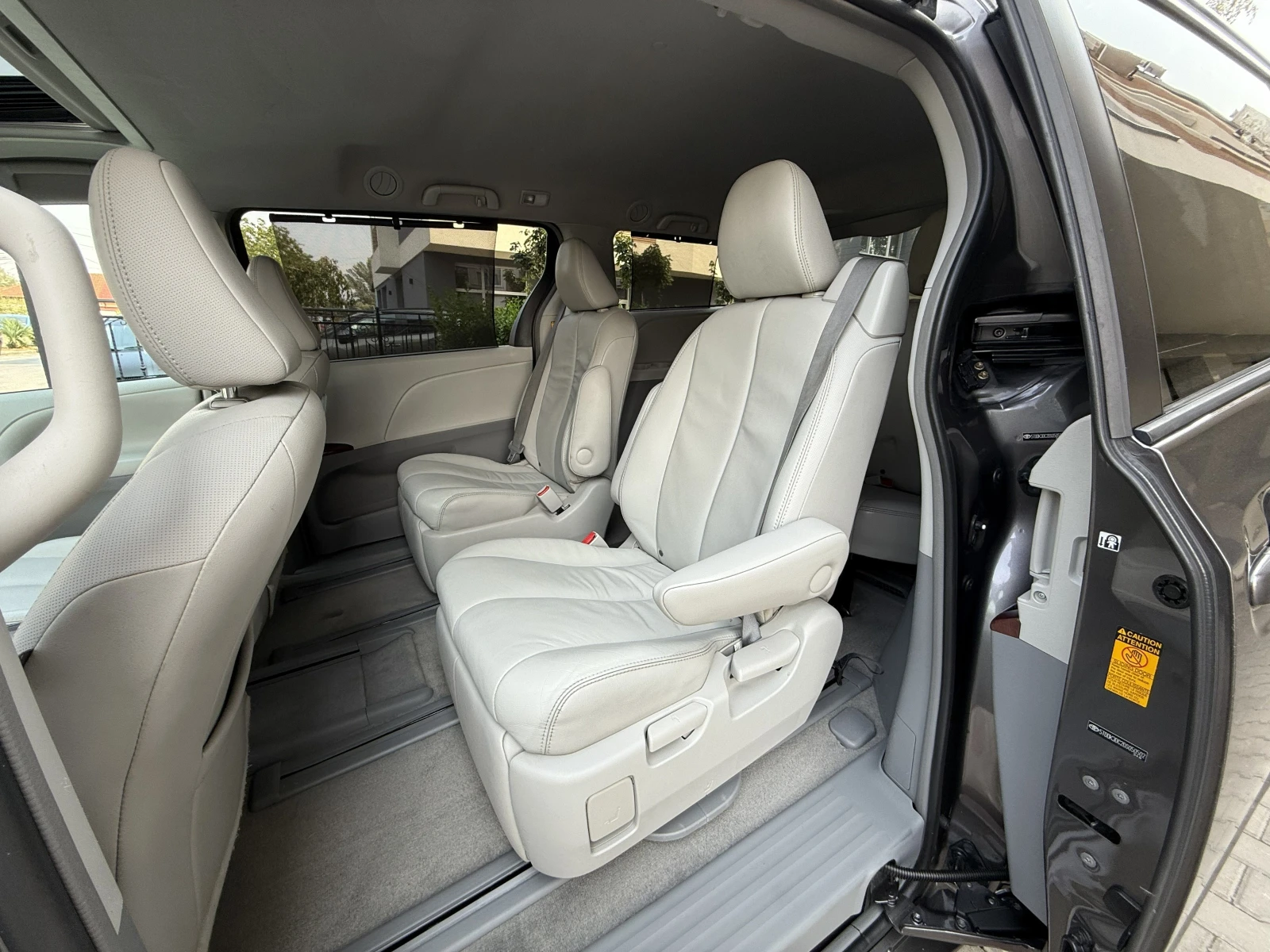 Toyota Sienna XLE-3.5i-4x4-AVTOMAT-6+ 1-ШВЕЙЦАРИЯ, снимка 16 - Автомобили и джипове - 55708478