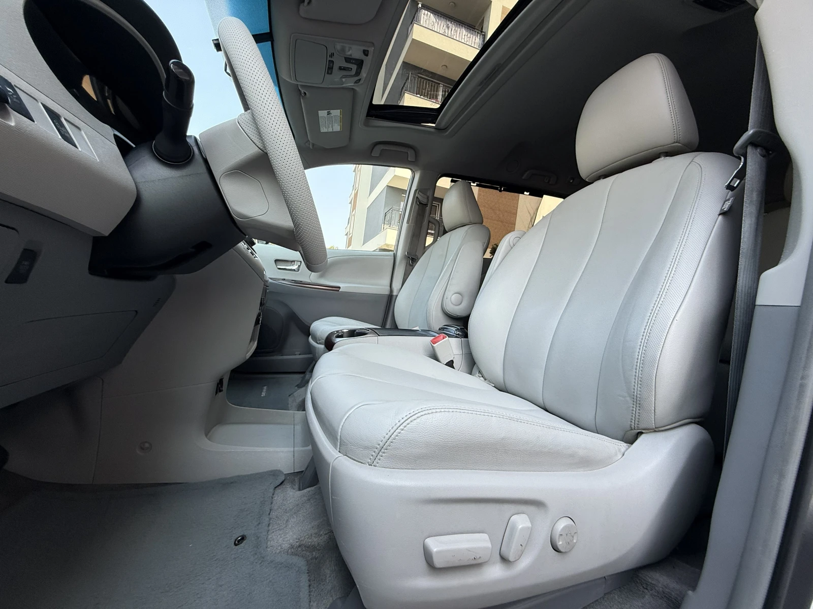 Toyota Sienna XLE-3.5i-4x4-AVTOMAT-6+ 1-ШВЕЙЦАРИЯ, снимка 13 - Автомобили и джипове - 55708478