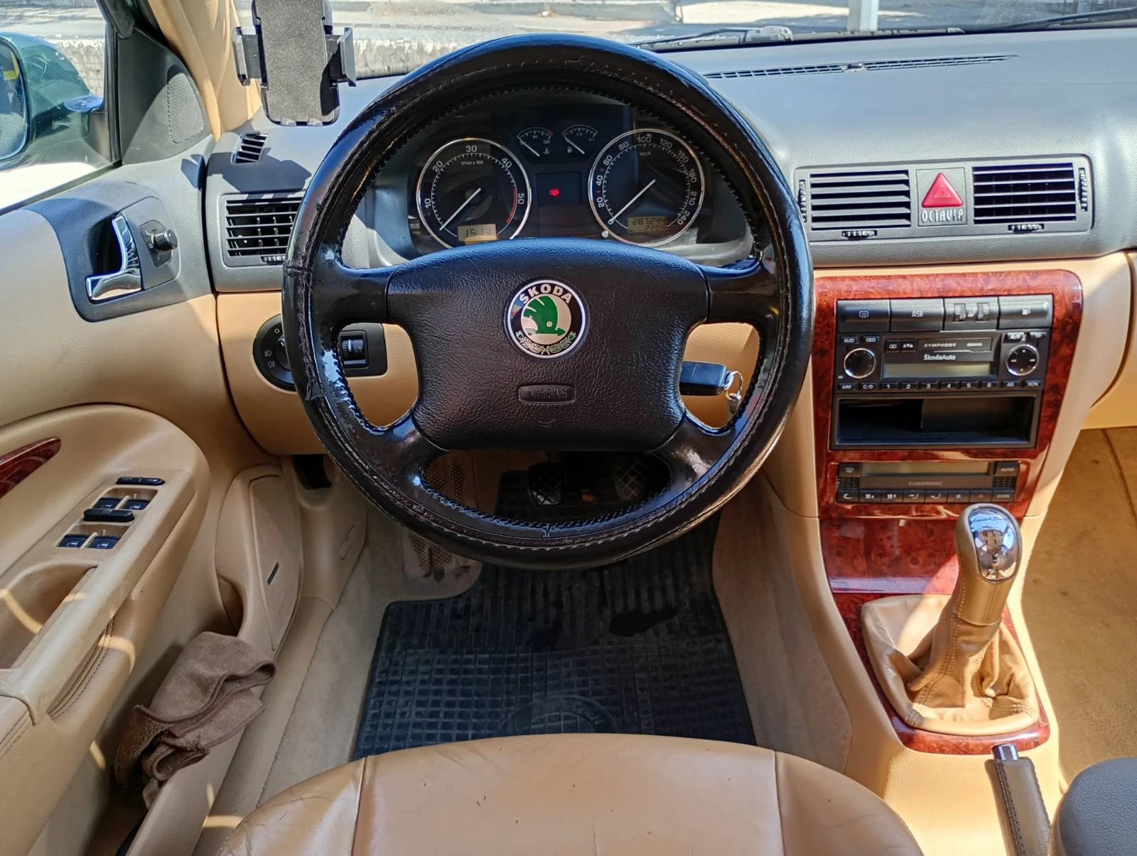 Skoda Octavia 1.9 TDI 110hp L&K, снимка 5 - Автомобили и джипове - 55750297