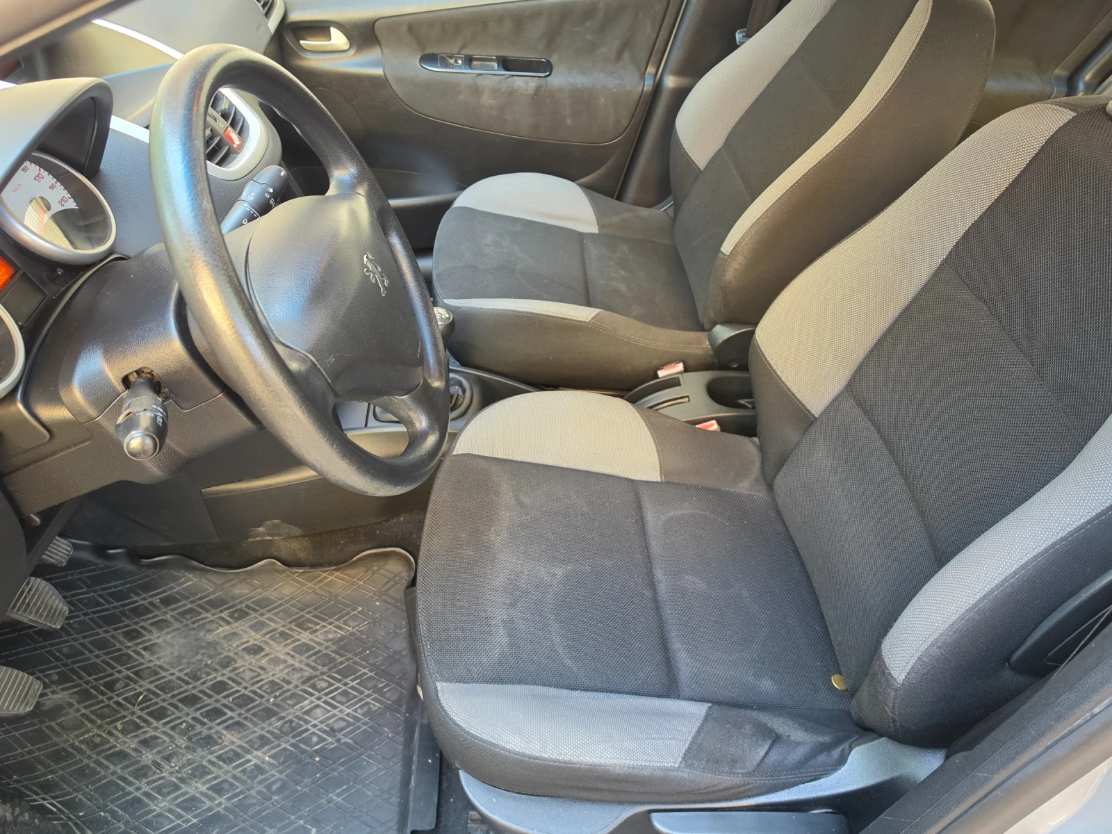 Peugeot 207 1.4 КЛИМАТИК, снимка 15 - Автомобили и джипове - 56066511